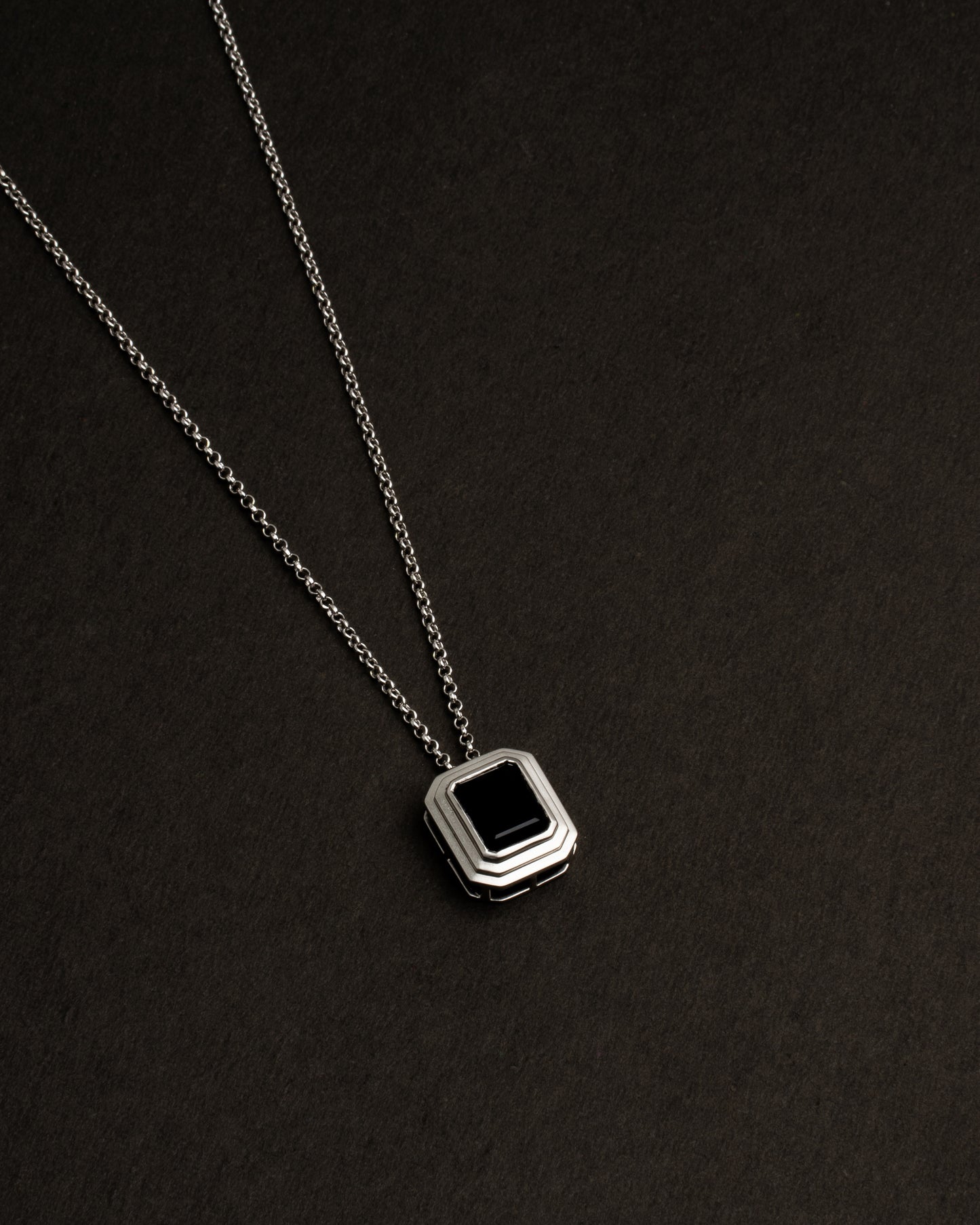 Medallion Black Onex single tier Pendant